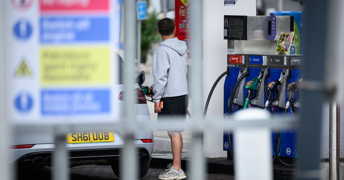 Oil falls as traders await 'toughest' economic sanctions on Iran