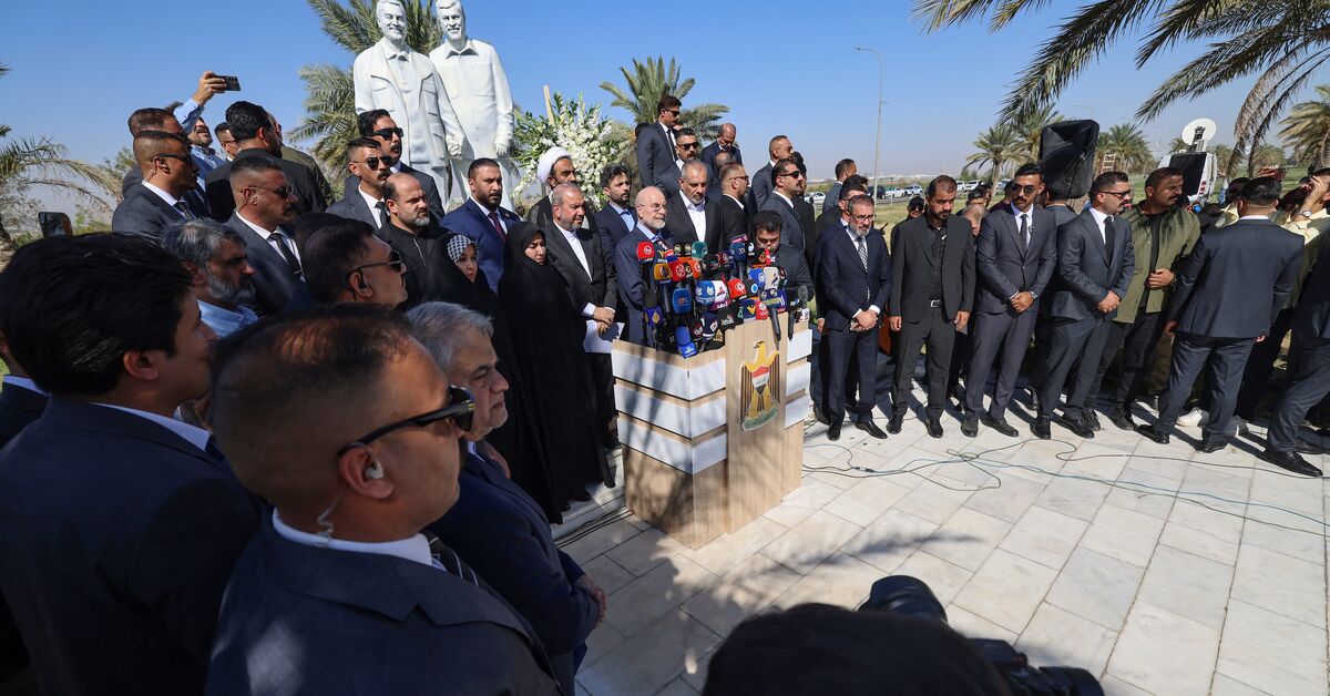 Photo: al-monitor.com Iranian Parliament Speaker Mohammad Bagher Ghalibaf (C) speaks during a press conference upon his arrival in Baghdad on Aug