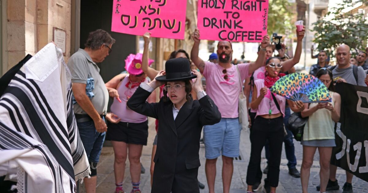 Jerusalem cafe agrees to close on Sabbath after weeks of protests