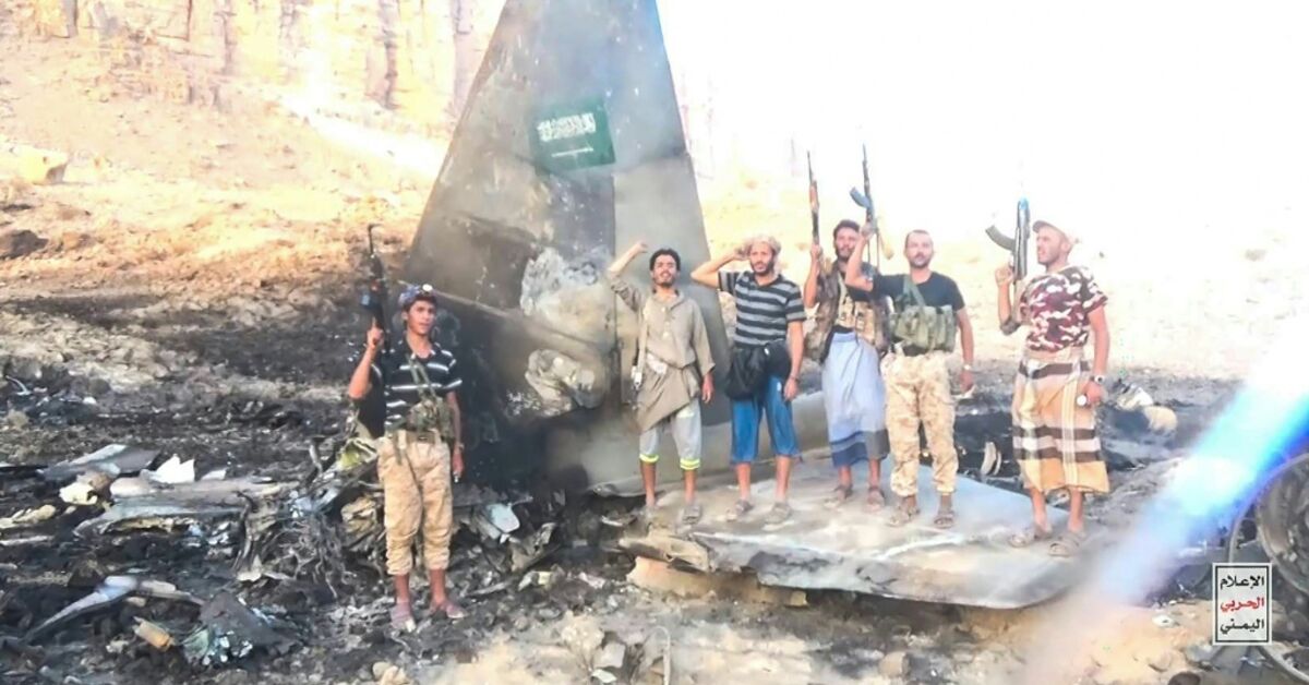 Yemeni forces clash with Houthis near Saudi border