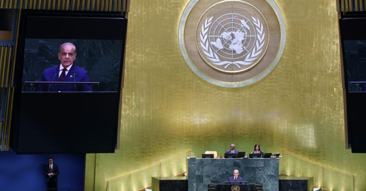 Pakistan PM calls Houthi Mecca attacks 'red line' at UN