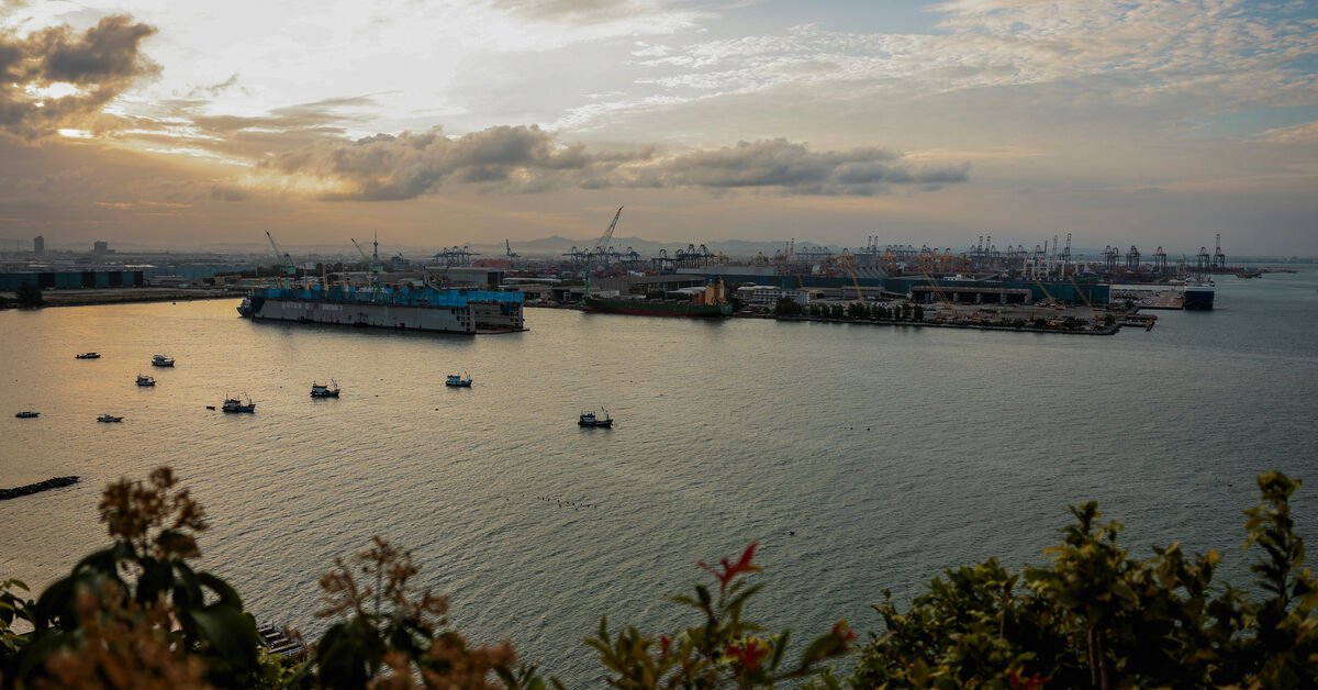 After over 200 days at sea, U.S. aircraft carrier arrives in Thailand