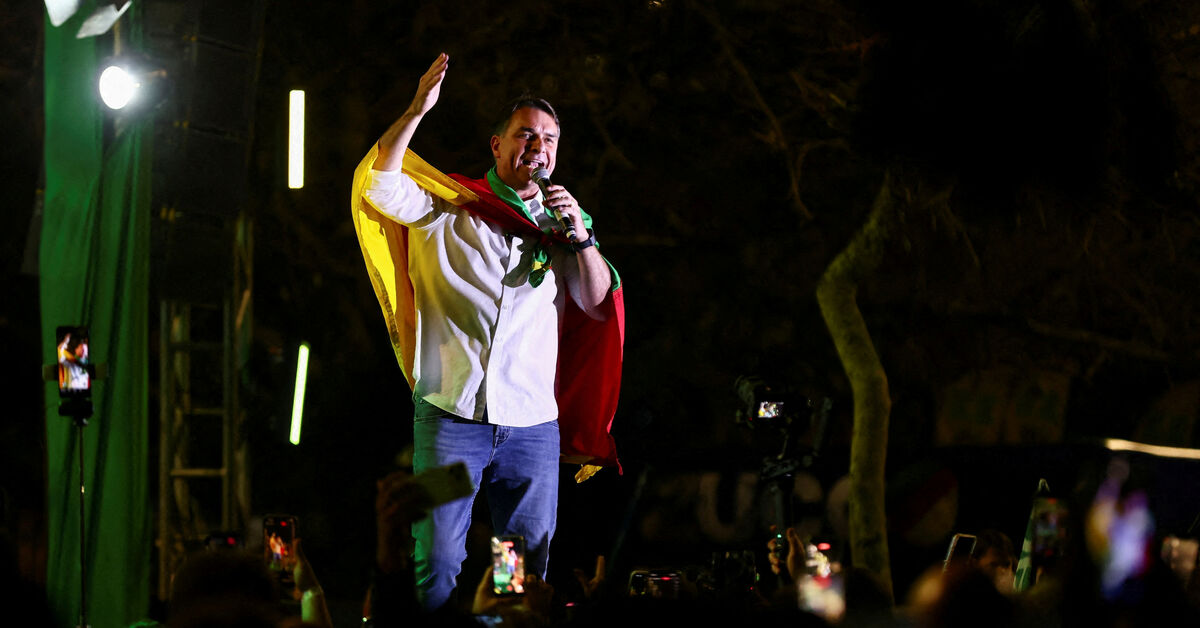 Thousands of Brazilians rally for Bolsonaro in tight presidential race against Lula