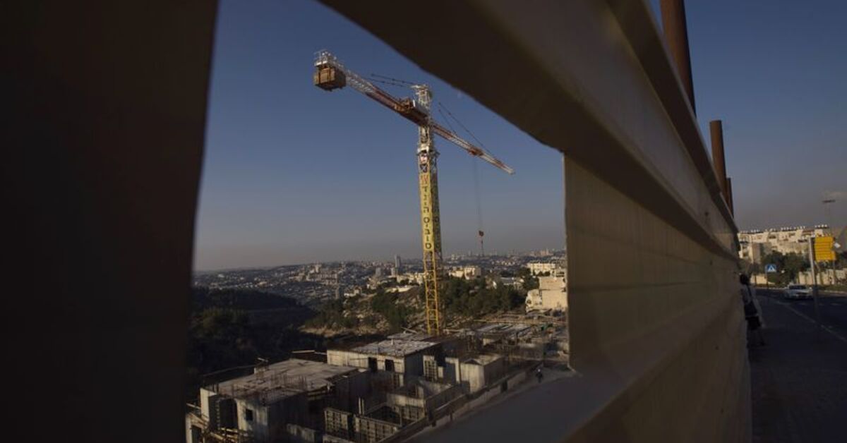 Israel adds tender for 2,167 housing units to settlement expansion plan, rights groups say