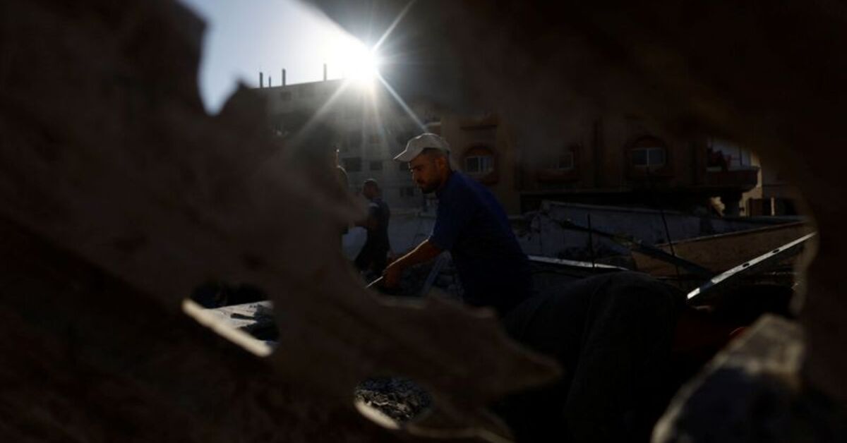 Twenty-one die in Gaza building collapse; rescuers end search