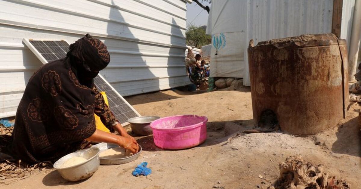 Barefoot and terrified, Yemenis flee the Houthi advance