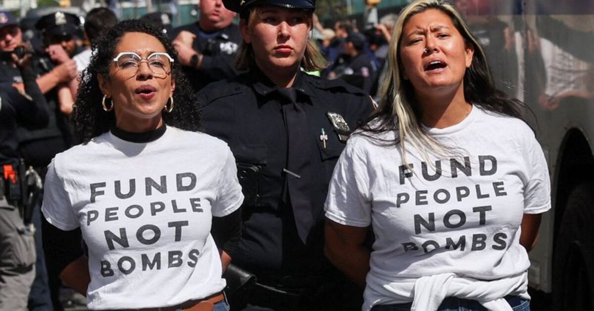 Police arrest actors, politicians protesting against Netanyahu outside UN