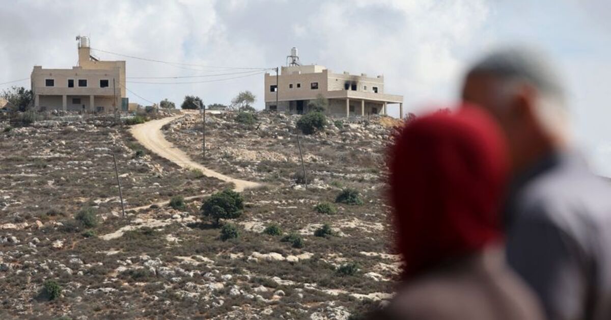Israeli settlers attack West Bank village, blocking family's return home