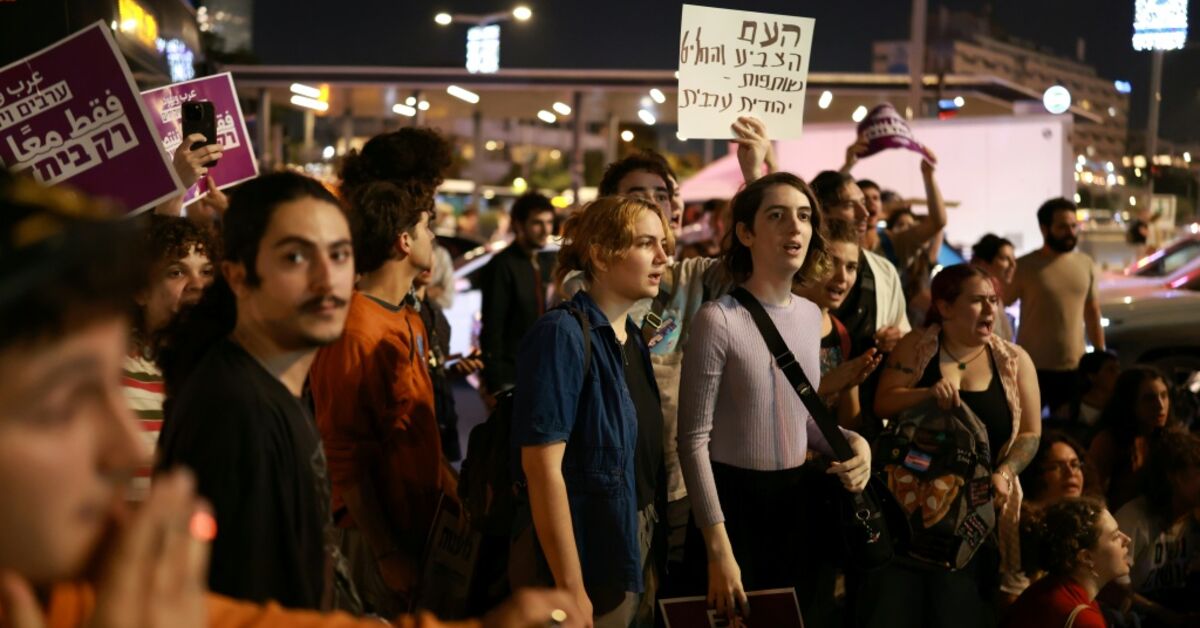 Netanyahu's bloc pressures Arab parties for coalition support