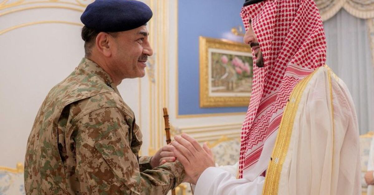 Analysis-As Munir's military takes on Gulf role, Pakistan's parliament is not involved