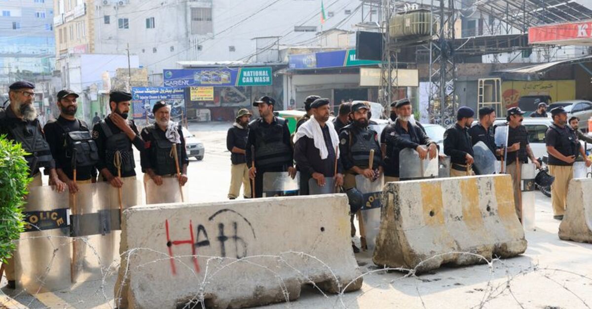 Imran Khan's party's provincial government suspended by Pakistan president