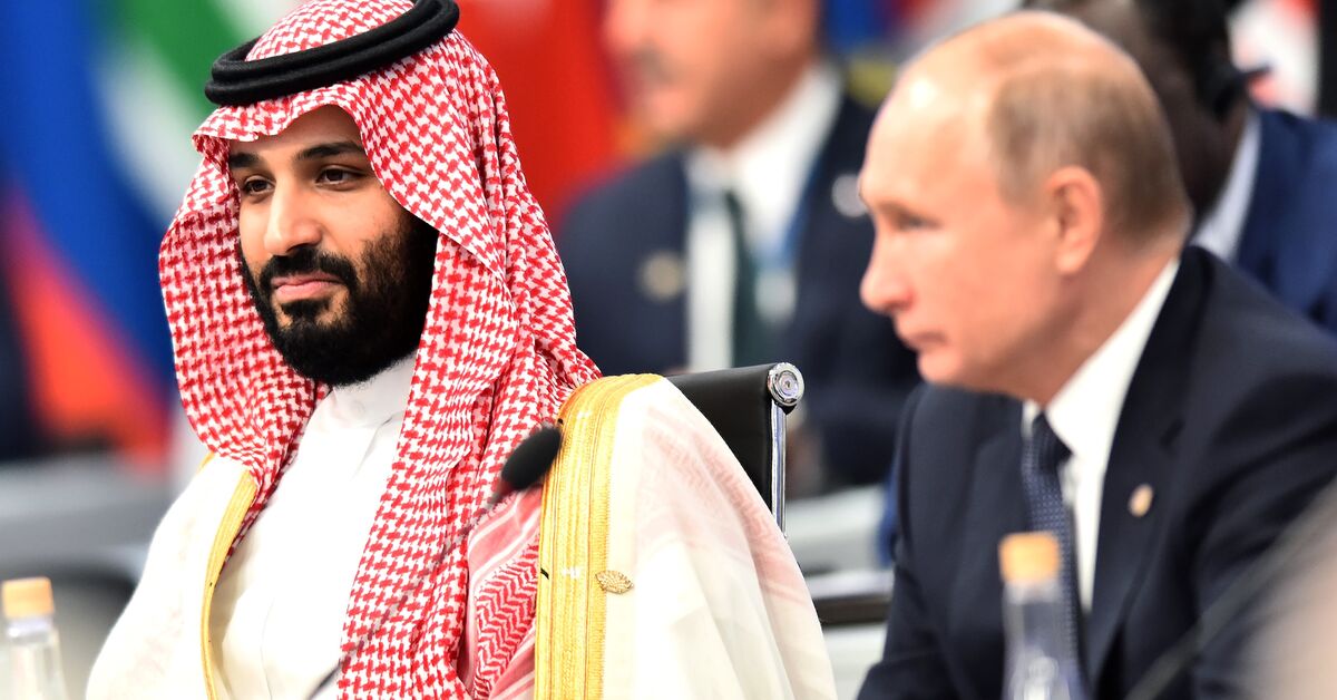 ولادیمیر پوتین، رئیس‌جمهور روسیه (راست) و محمد بن سلمان آل‌سعود، ولیعهد عربستان سعودی در روز نخست اجلاس سران گروه بیست در کاستا سالگرو بوئنوس آیرس، آرژانتین، در ۳۰ نوامبر ۲۰۱۸. — آمیلکار اورفالی/گتی ایماژز
