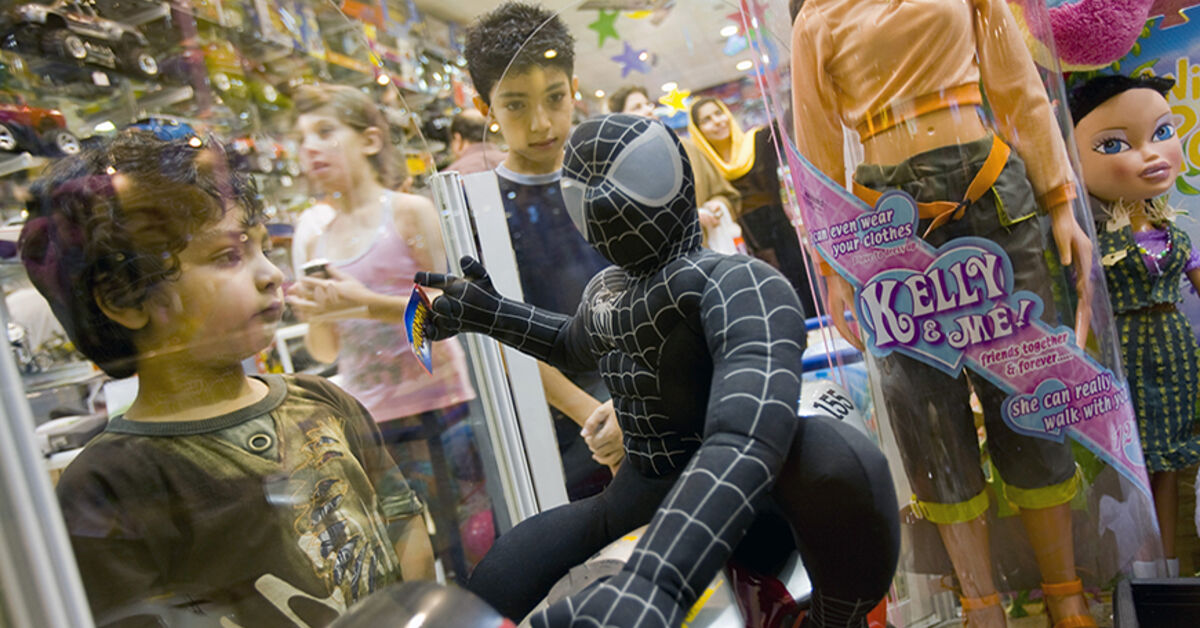 Iranian young boys look at a toy which depicts the character "Spiderman" at a shopping centre on the island of Kish in the Persian Gulf 1250 km (777 miles) south of Tehran August 4, 2008. Kish became the country's first free trade zone and the new gate...