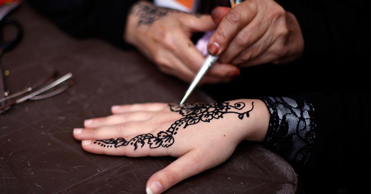 Gaza women revive henna tattoo tradition - Al-Monitor: Independent, trusted  coverage of the Middle East