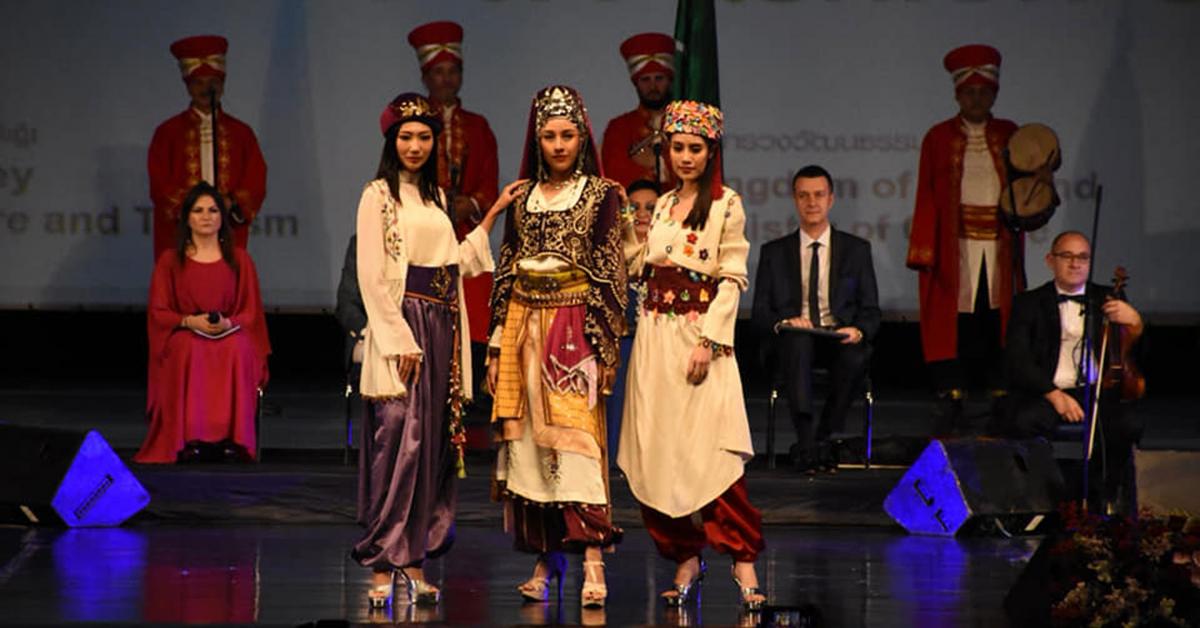 Turkish folk costumes reflect roots from the Balkans, Central Asia Al