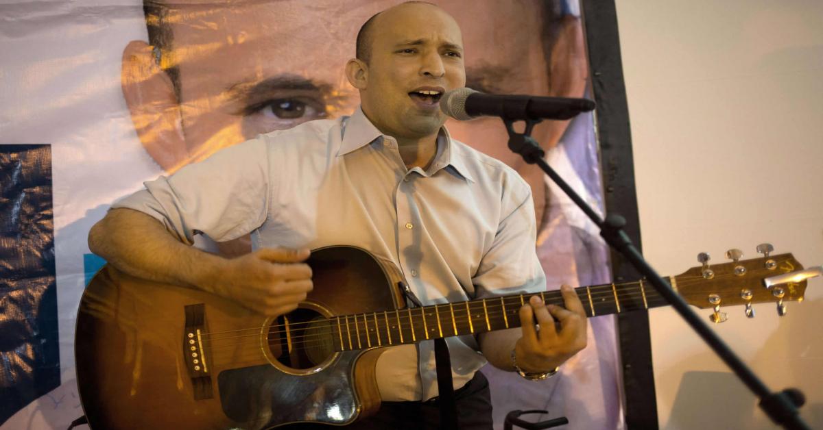 Naftali Bennett offers new, fresh, image with lots of leadership - Al