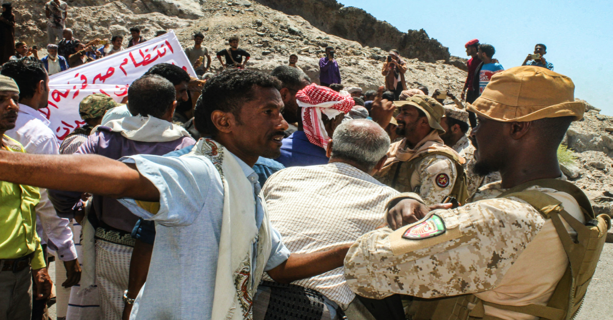 Protesters in southern Yemen storm government building - AL-MONITOR ...